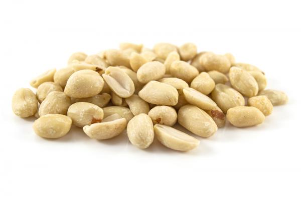 7 Amazing Benefits of Peanuts for Hair